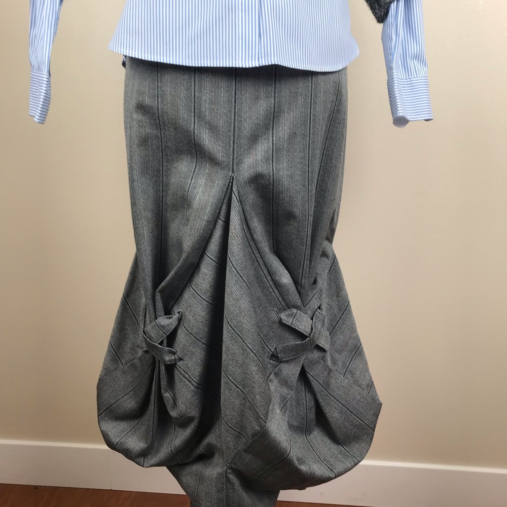 Gray pinstripe Origami skirt EUC ⬇️